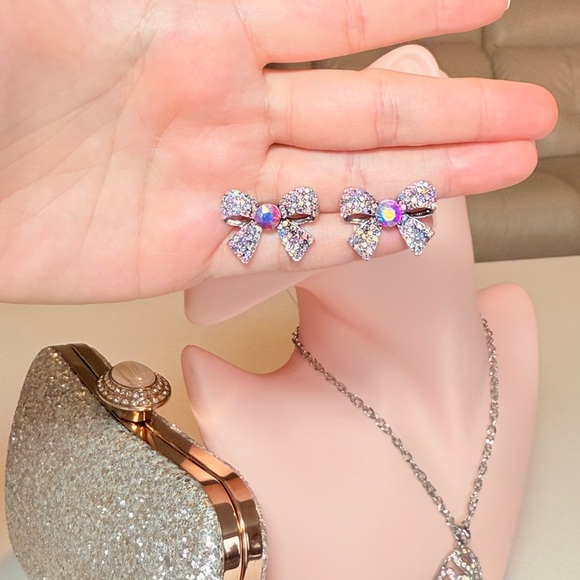 ⚜️ Sparkling Bow Earrings - Picture 8 of 10